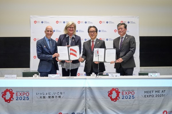 Signing the contract for Expo 2025 Osaka